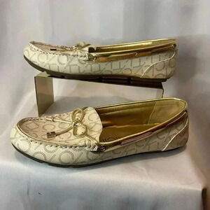 New CALVIN KLEIN WOMEN’S MOCCASINS SIZE 8.5 LAYA-T  GOLD BOW CK LOGO
